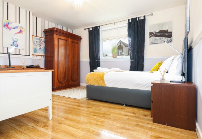 Rent by room in Edinburgh - Gorgeous Family Room in Elegant Cottage Rent by room in Edinburgh - Gorgeous Family Room in Elegant Cottage