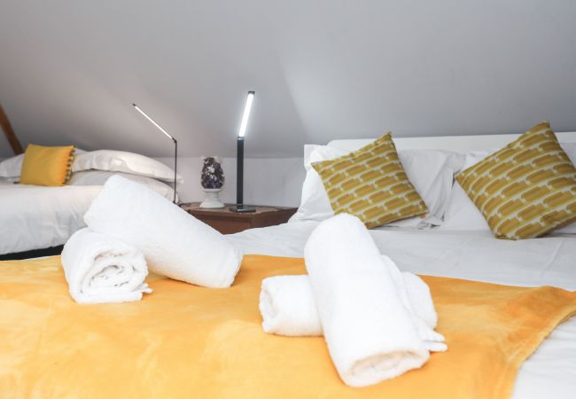 Rent by room in Edinburgh - Enormous Family Room in Elegant Cottage Rent by room in Edinburgh - Enormous Family Room in Elegant Cottage