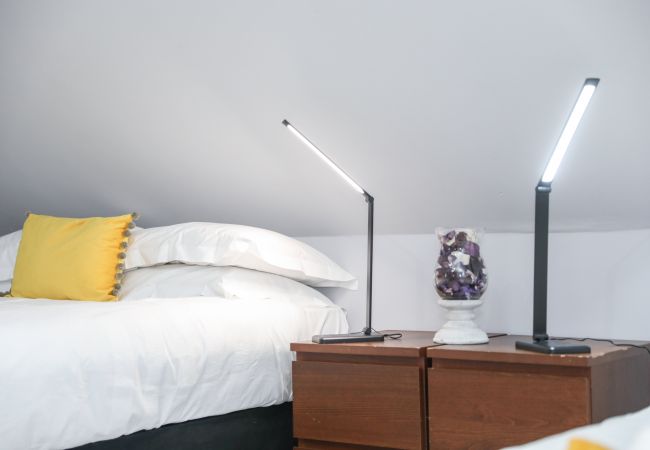 Rent by room in Edinburgh - Enormous Family Room in Elegant Cottage Rent by room in Edinburgh - Enormous Family Room in Elegant Cottage