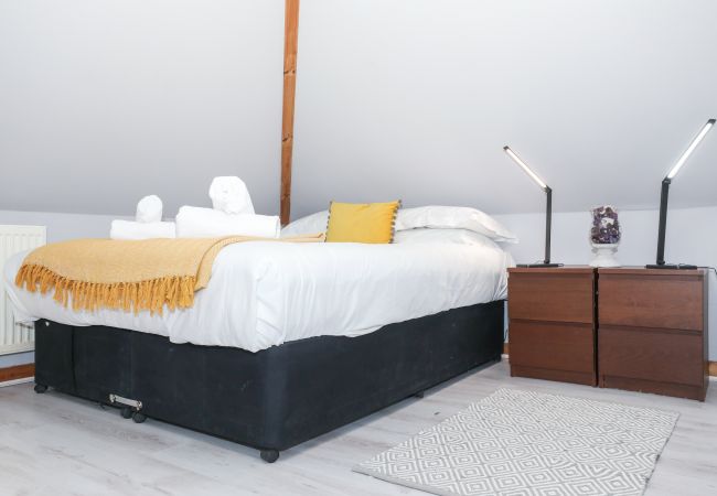 Rent by room in Edinburgh - Enormous Family Room in Elegant Cottage Rent by room in Edinburgh - Enormous Family Room in Elegant Cottage