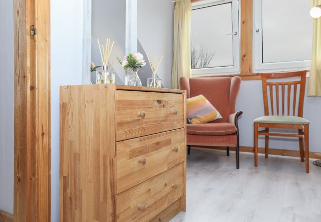 Rent by room in Edinburgh - Enormous Family Room in Elegant Cottage Rent by room in Edinburgh - Enormous Family Room in Elegant Cottage