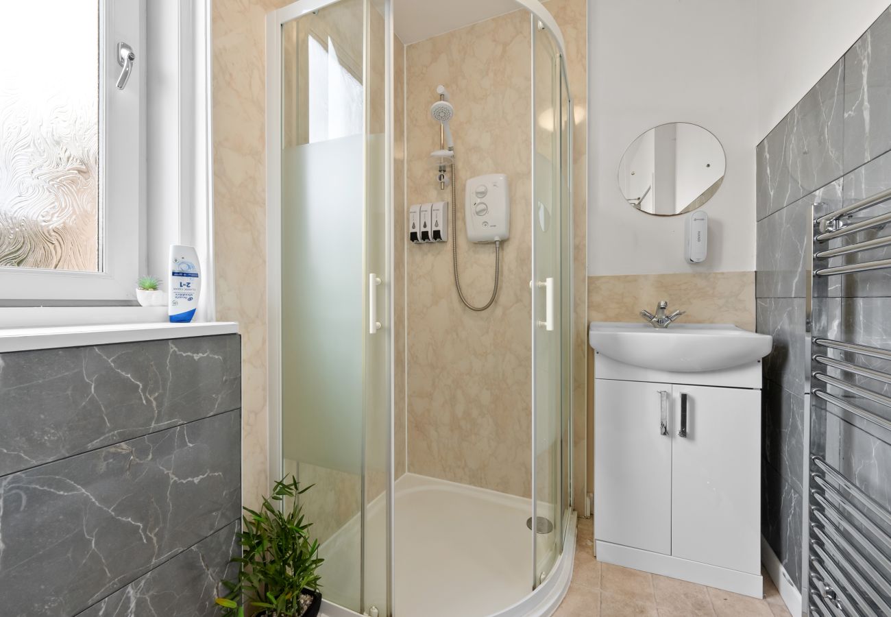 House in Inverness - mySTAYINN Telford 7 Bedroom House