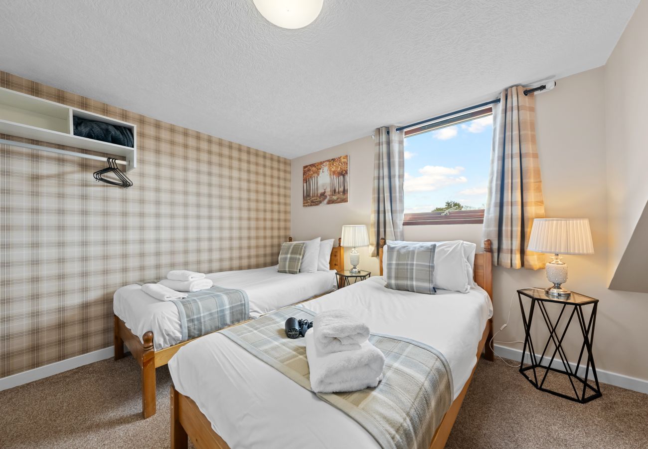House in Inverness - mySTAYINN Telford 7 Bedroom House