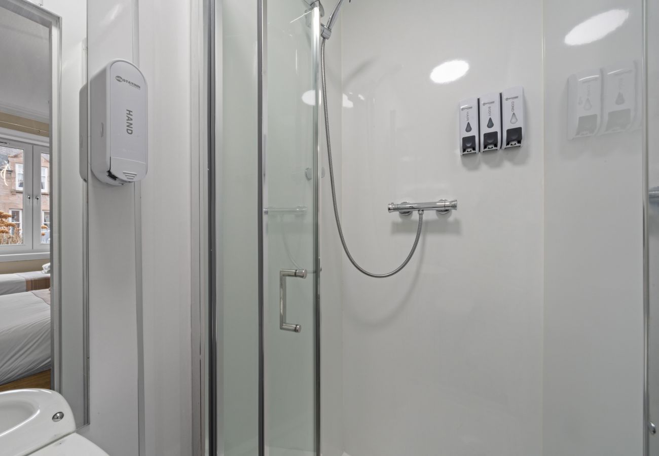 House in Inverness - mySTAYINN Strathblane 7 Bedroom House