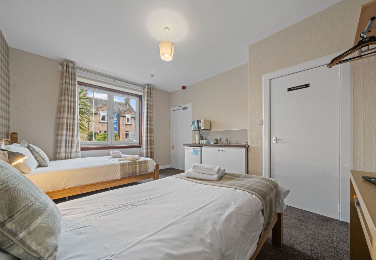 House in Inverness - mySTAYINN Strathblane 7 Bedroom House