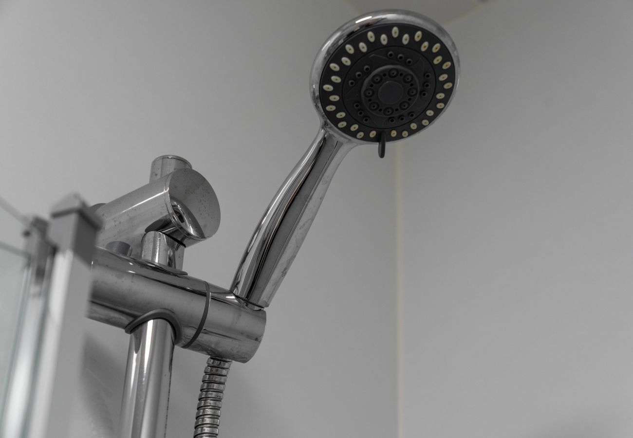 House in Inverness - mySTAYINN Strathblane 7 Bedroom House