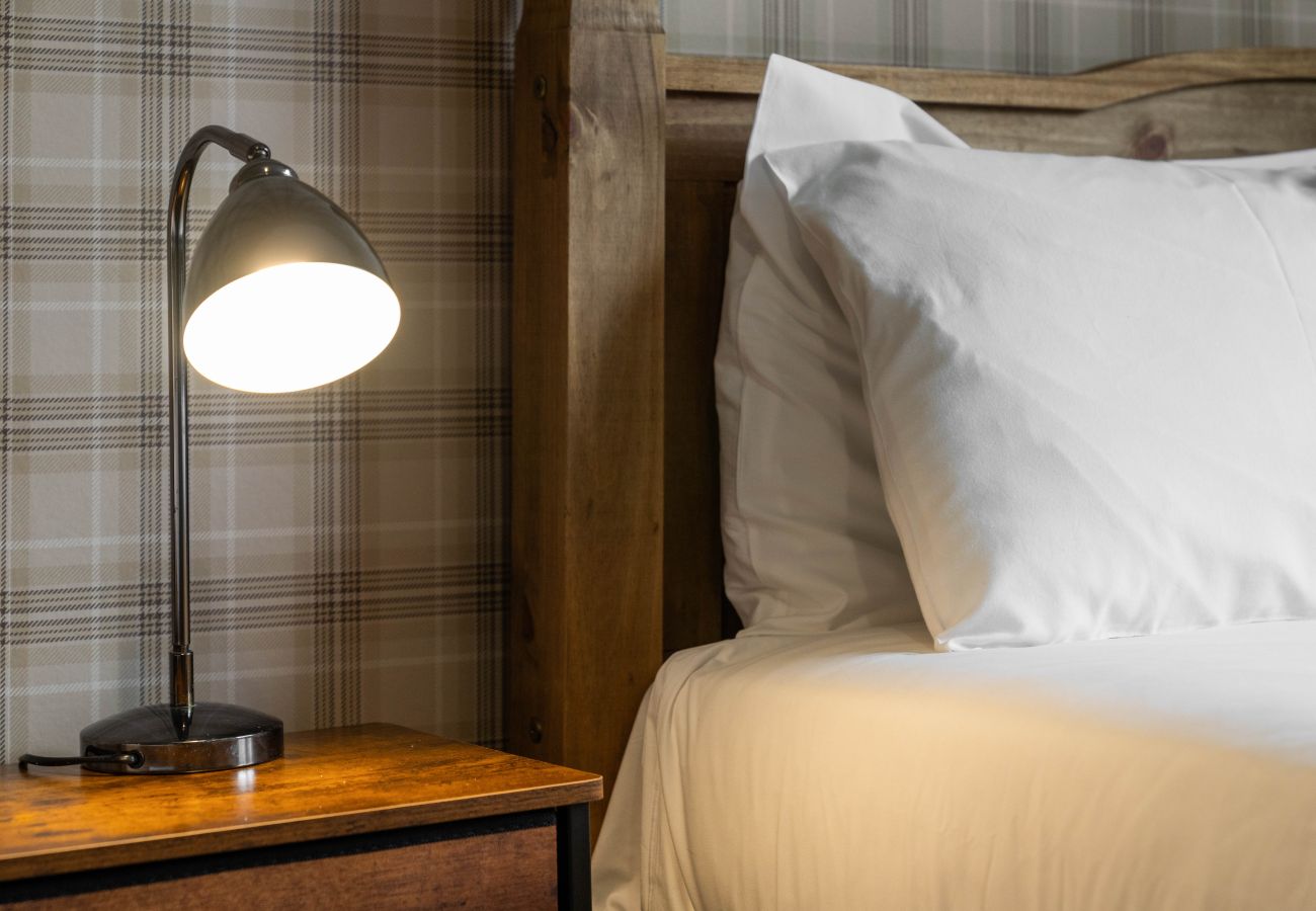 House in Inverness - mySTAYINN Strathblane 7 Bedroom House