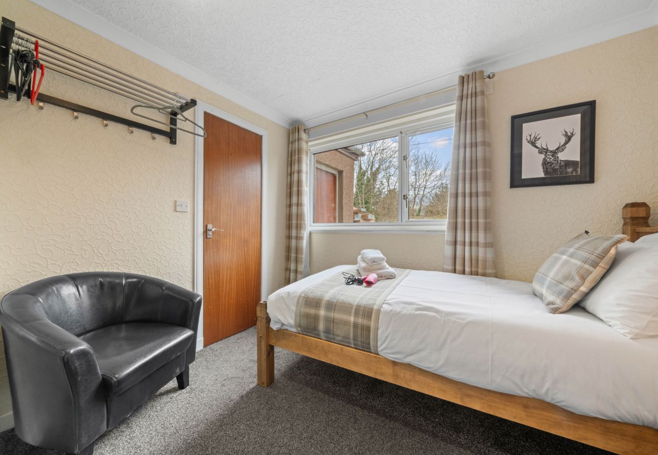 House in Inverness - mySTAYINN Strathblane 7 Bedroom House