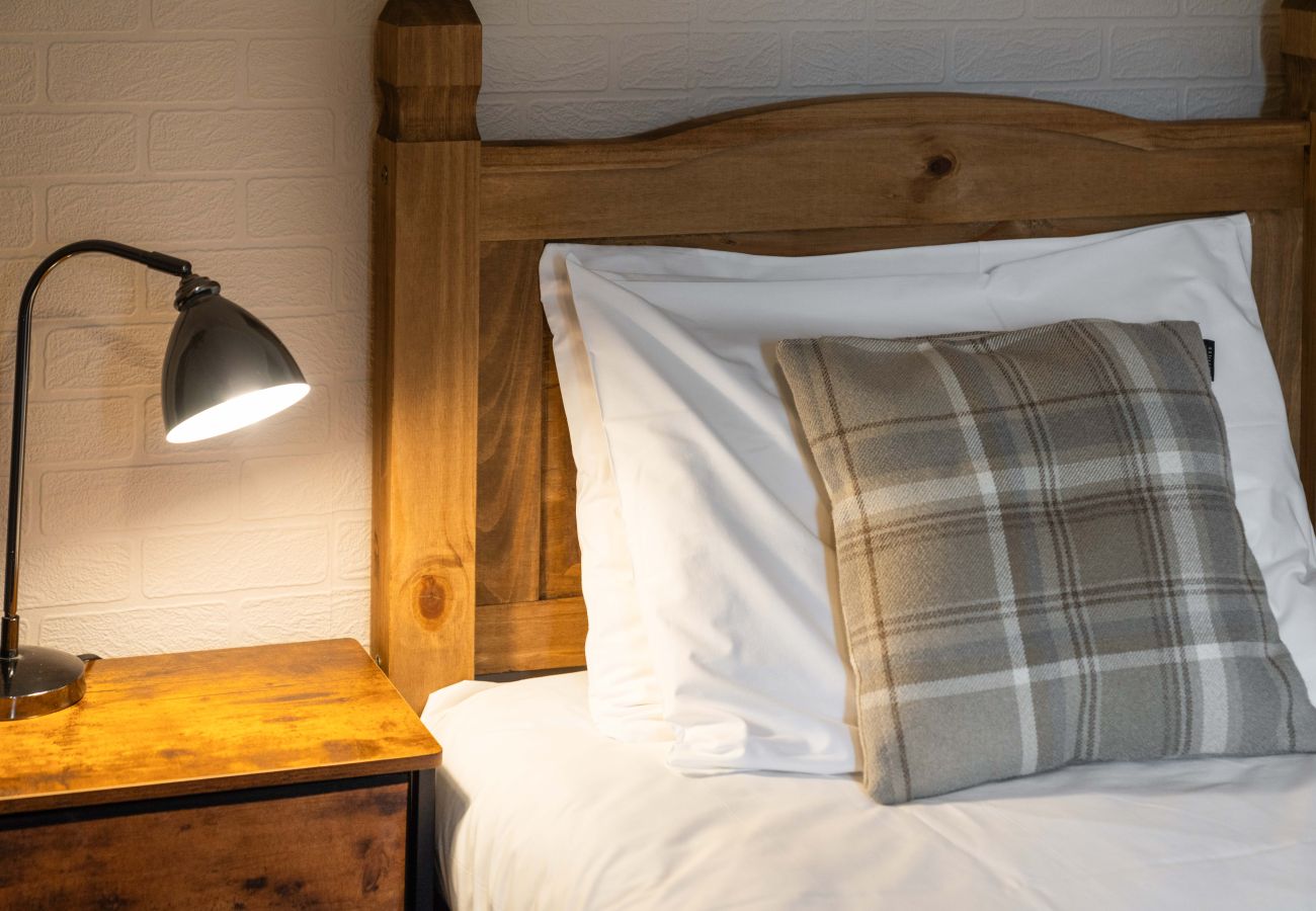 House in Inverness - mySTAYINN Strathblane 7 Bedroom House