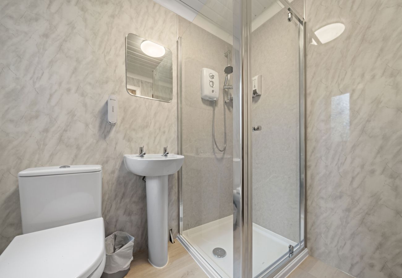 House in Inverness - mySTAYINN Strathblane 7 Bedroom House