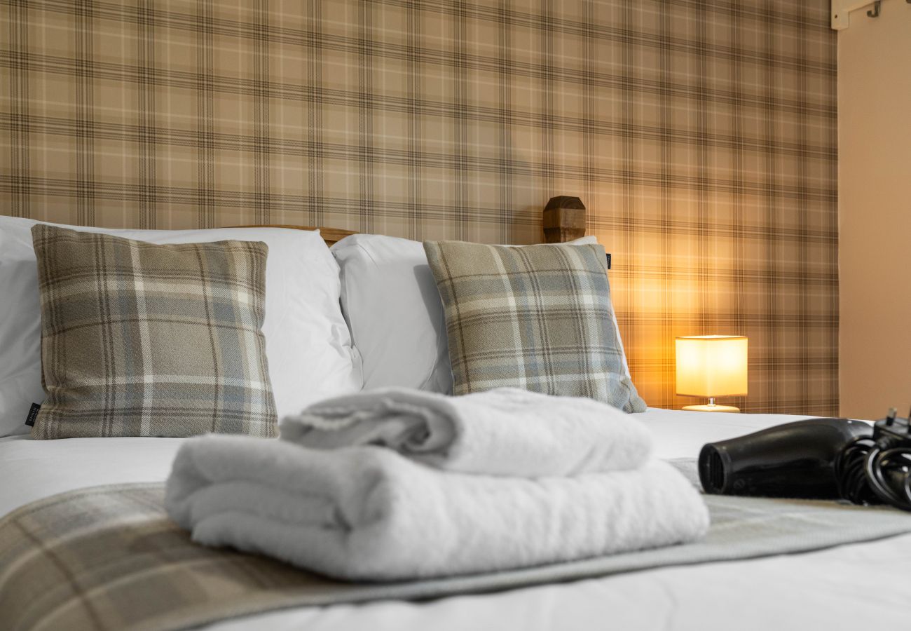 House in Inverness - mySTAYINN Strathblane 7 Bedroom House