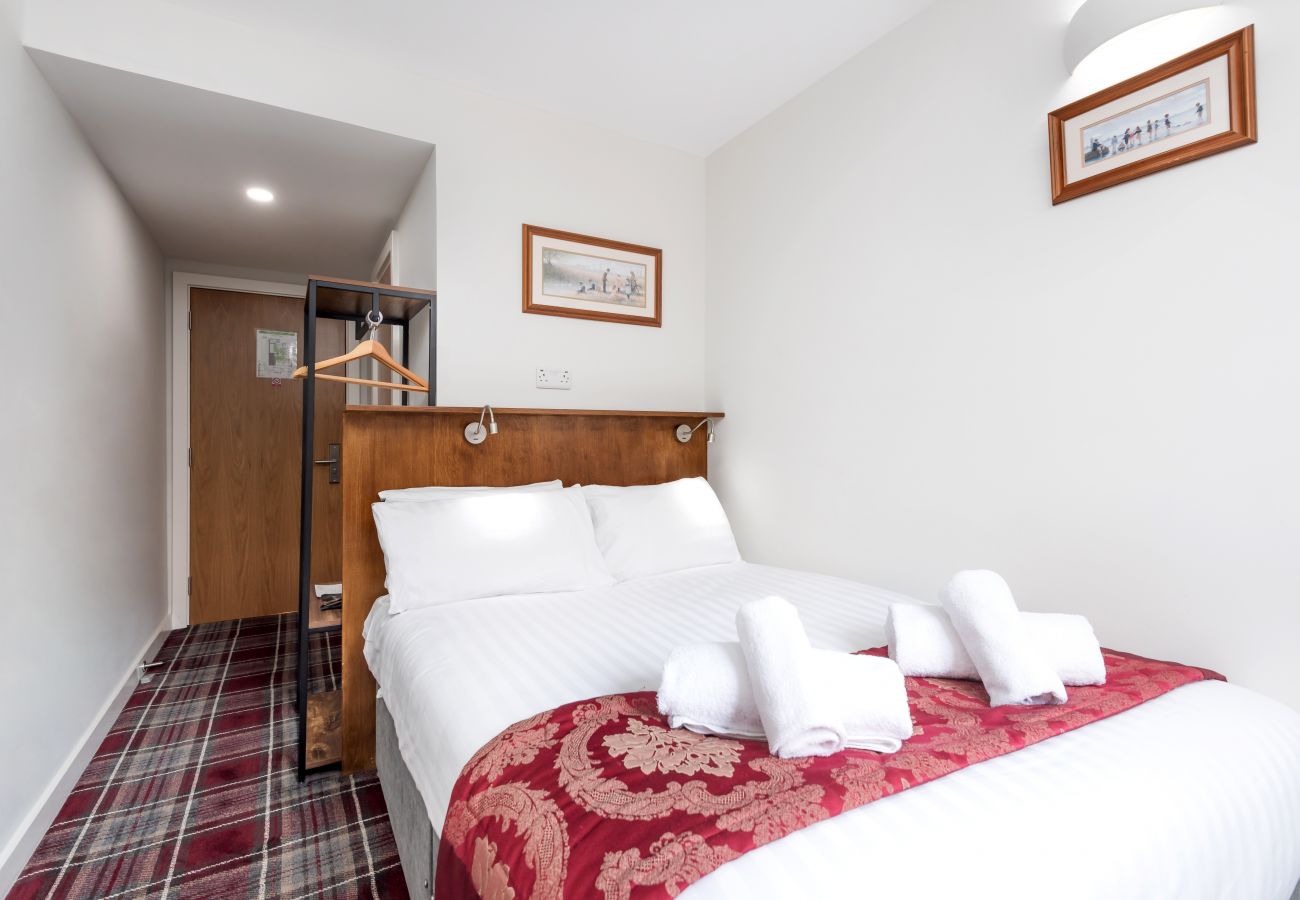 Rent by room in Edinburgh - Smith Place Hotel Room 1 