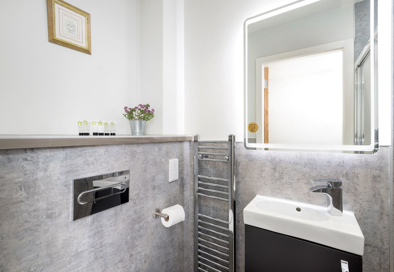 Rent by room in Edinburgh - Smith Place Hotel Room 3 