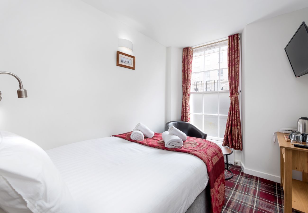 Rent by room in Edinburgh - Smith Place Hotel Room 3 