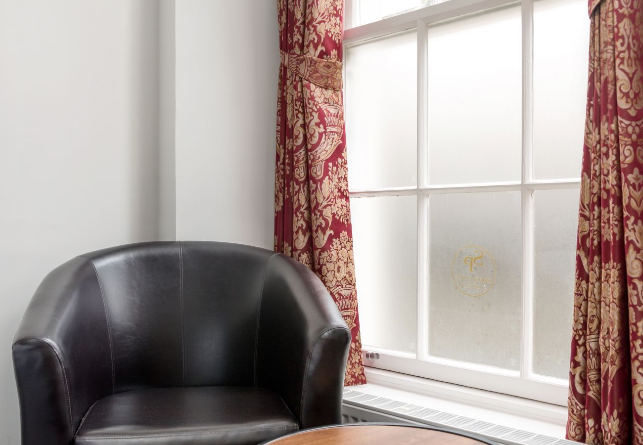 Rent by room in Edinburgh - Smith Place Hotel Room 3 
