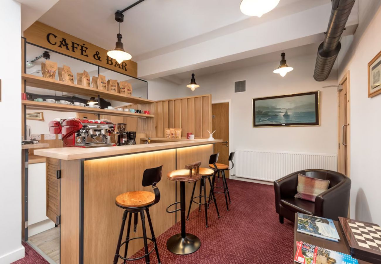 Rent by room in Edinburgh - Smith Place Hotel Room 4