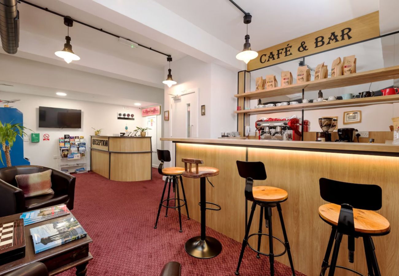 Rent by room in Edinburgh - Smith Place Hotel Room 4