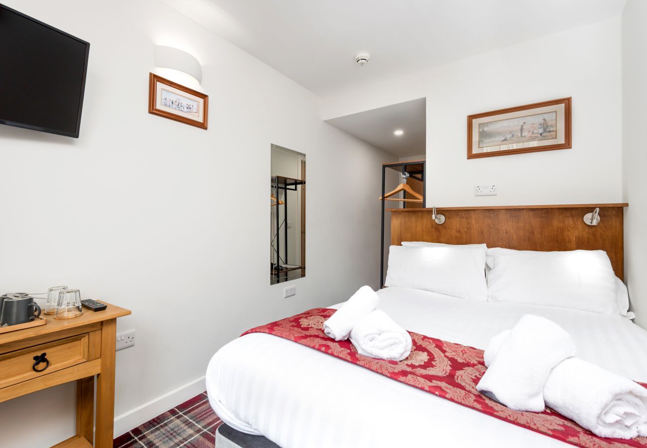 Rent by room in Edinburgh - Smith Place Hotel Room 4