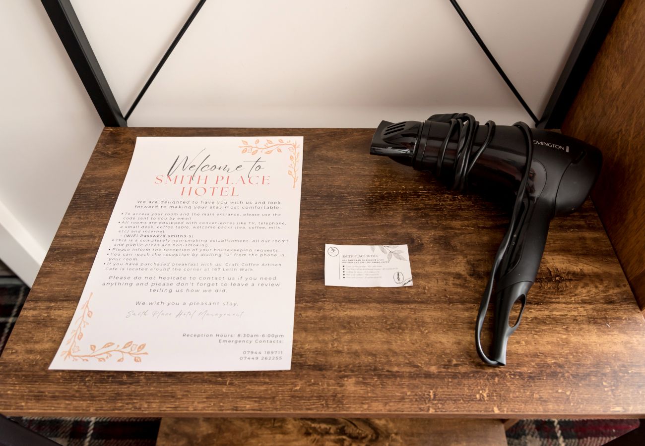 Rent by room in Edinburgh - Smith Place Hotel Room 5 