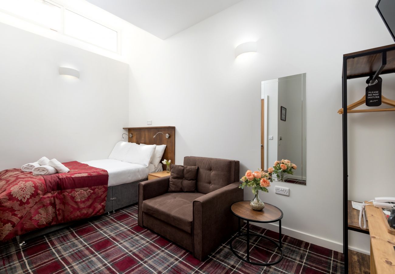 Rent by room in Edinburgh - Smith Place Hotel Room 6