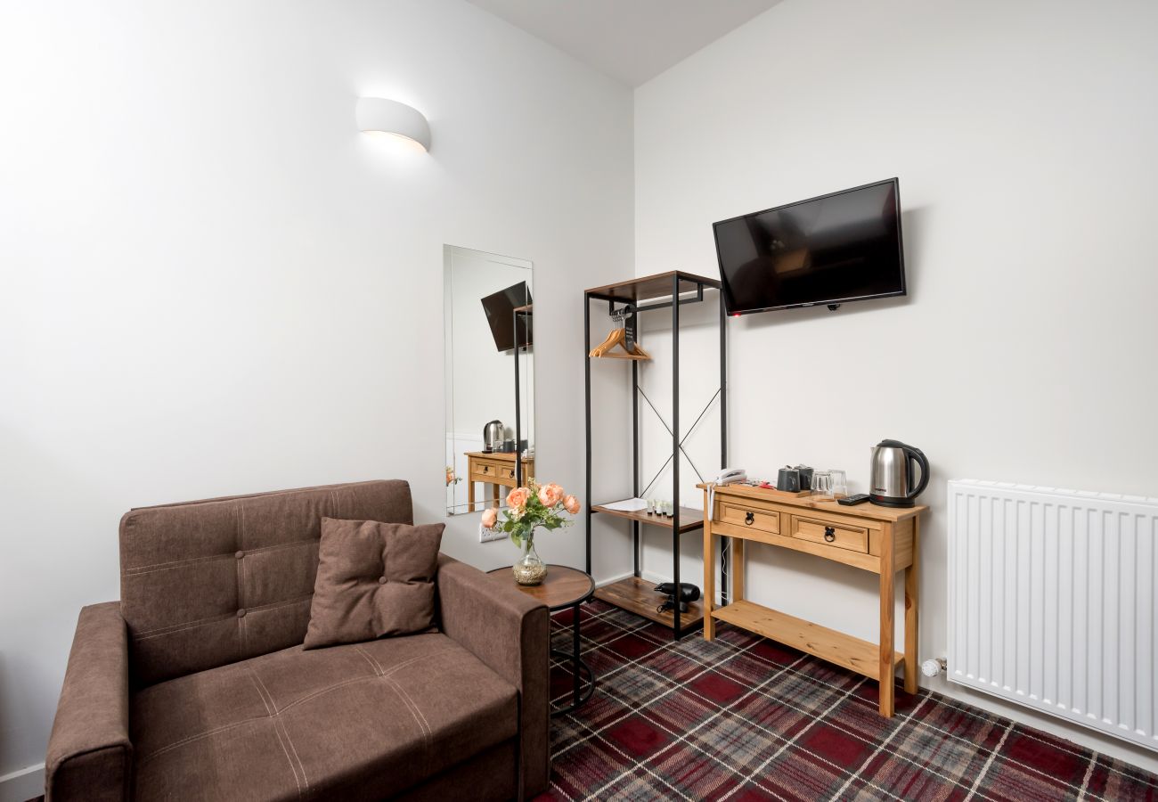 Rent by room in Edinburgh - Smith Place Hotel Room 6