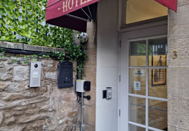 Rent by room in Edinburgh - Smith Place Hotel Room 7 Rent by room in Edinburgh - Smith Place Hotel Room 7