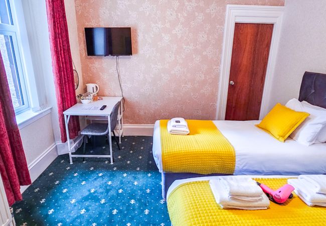 Rent by room in Inverness - mySTAYINN Abermar Guest House | Room 1 Rent by room in Inverness - mySTAYINN Abermar Guest House | Room 1