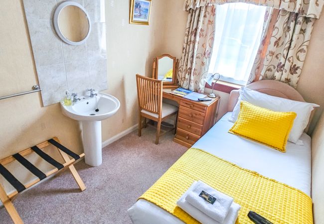 Rent by room in Inverness - mySTAYINN Abermar Guest House | Room 3 Rent by room in Inverness - mySTAYINN Abermar Guest House | Room 3