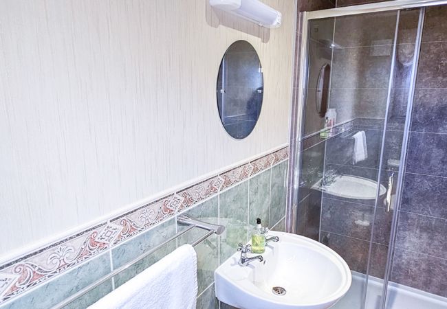 Rent by room in Inverness - mySTAYINN Abermar Guest House | Room 6 Rent by room in Inverness - mySTAYINN Abermar Guest House | Room 6