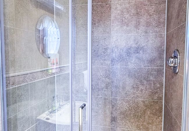 Rent by room in Inverness - mySTAYINN Abermar Guest House | Room 6 Rent by room in Inverness - mySTAYINN Abermar Guest House | Room 6