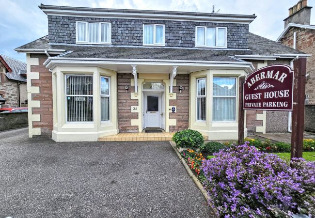 Rent by room in Inverness - mySTAYINN Abermar Guest House | Room 7 Rent by room in Inverness - mySTAYINN Abermar Guest House | Room 7