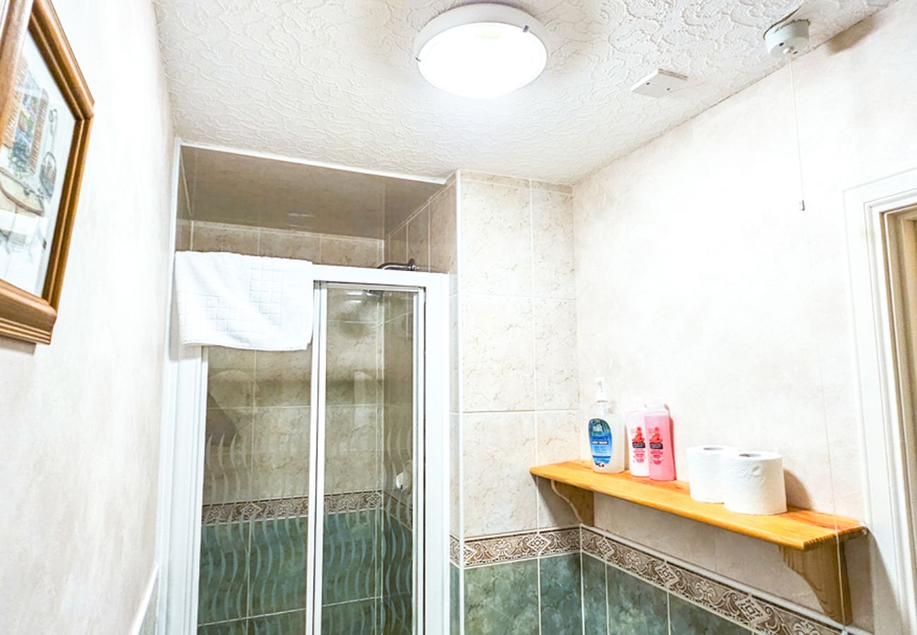 Rent by room in Inverness - mySTAYINN Abermar Guest House | Room 12