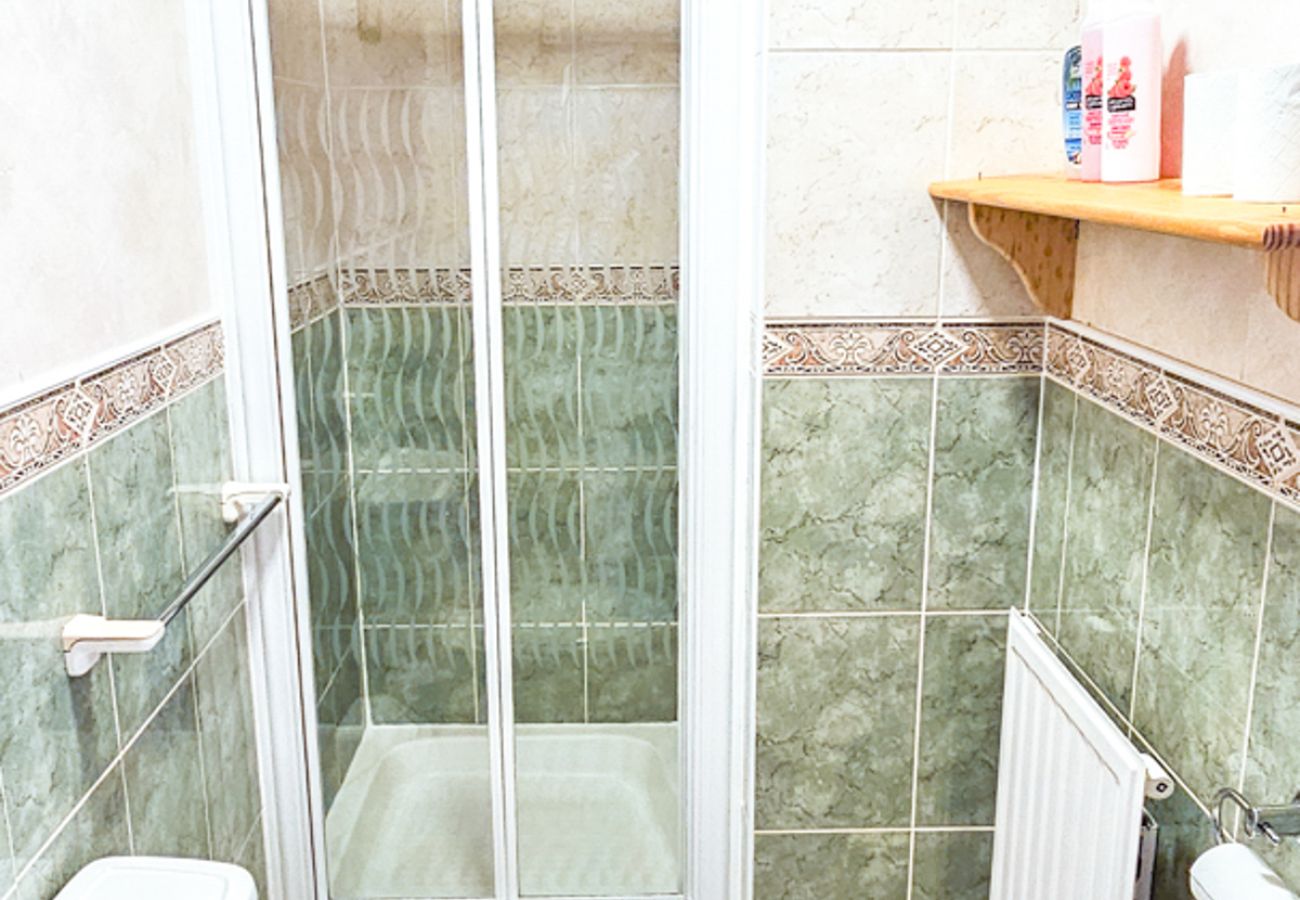 Rent by room in Inverness - mySTAYINN Abermar Guest House | Room 12