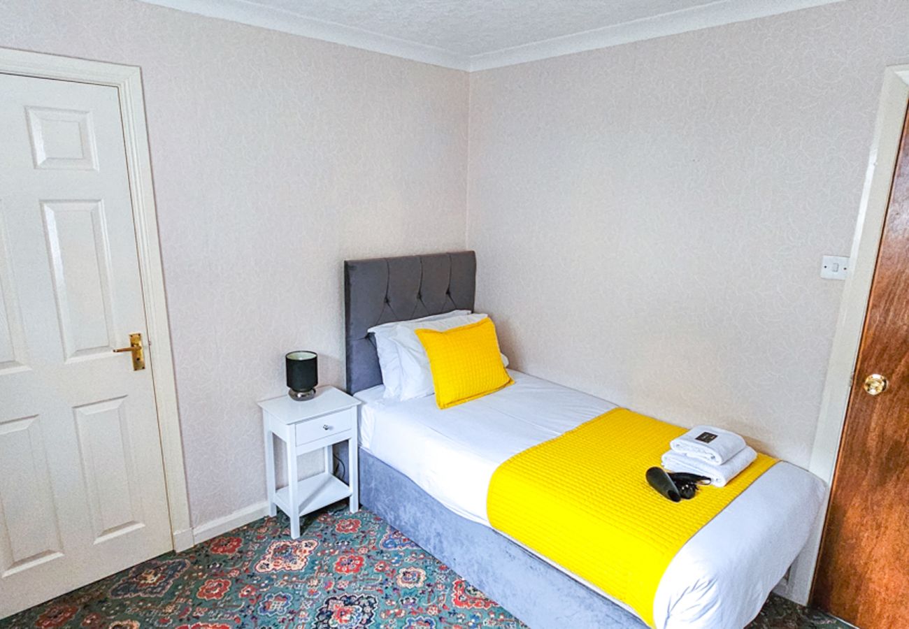 Rent by room in Inverness - mySTAYINN Abermar Guest House | Room 12