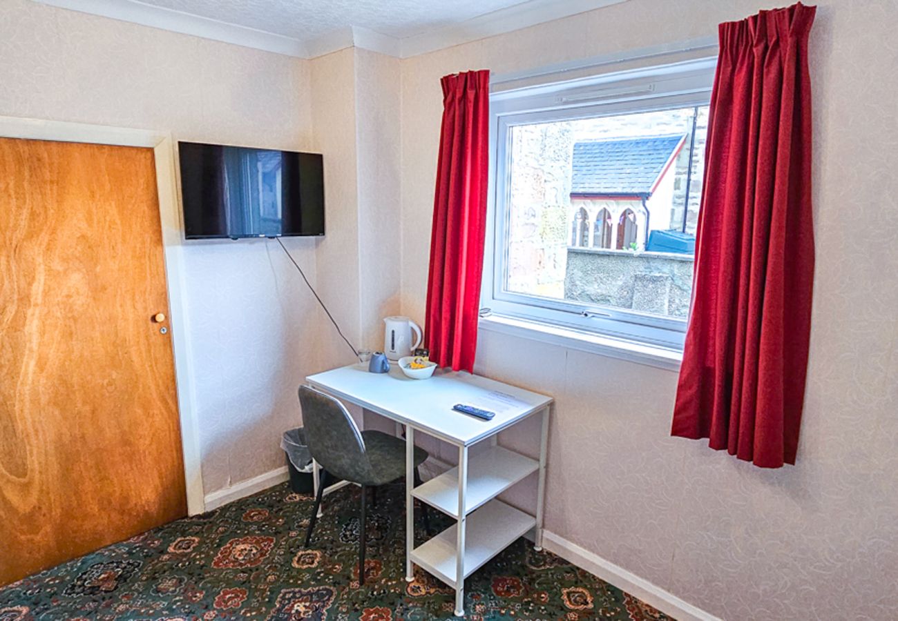 Rent by room in Inverness - mySTAYINN Abermar Guest House | Room 12
