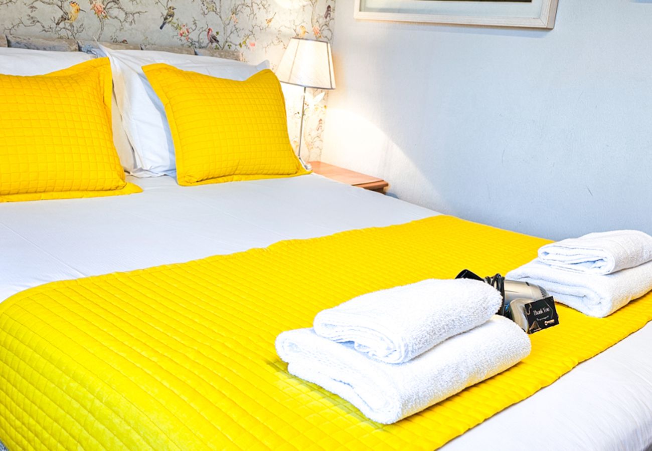 Rent by room in Inverness - mySTAYINN Kinloch Lodge Room 5