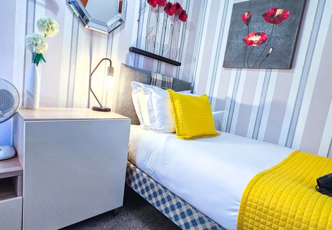 Rent by room in Inverness - mySTAYINN Kinloch Lodge Room 6 Rent by room in Inverness - mySTAYINN Kinloch Lodge Room 6