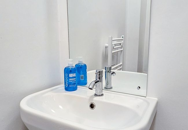 Rent by room in Inverness - mySTAYINN Melrose Villa Room 3 Rent by room in Inverness - mySTAYINN Melrose Villa Room 3