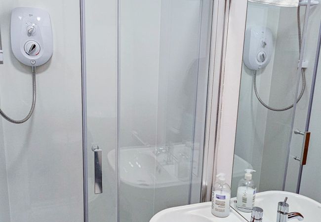 Rent by room in Inverness - mySTAYINN Melrose Villa Room 4 Rent by room in Inverness - mySTAYINN Melrose Villa Room 4