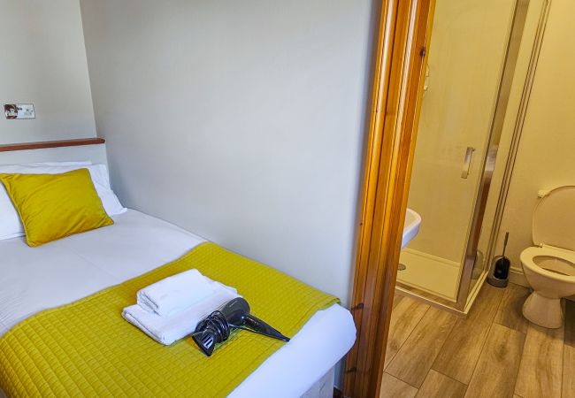 Rent by room in Inverness - mySTAYINN Melrose Villa Room 7 Rent by room in Inverness - mySTAYINN Melrose Villa Room 7