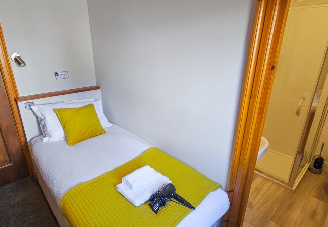 Rent by room in Inverness - mySTAYINN Melrose Villa Room 7 Rent by room in Inverness - mySTAYINN Melrose Villa Room 7