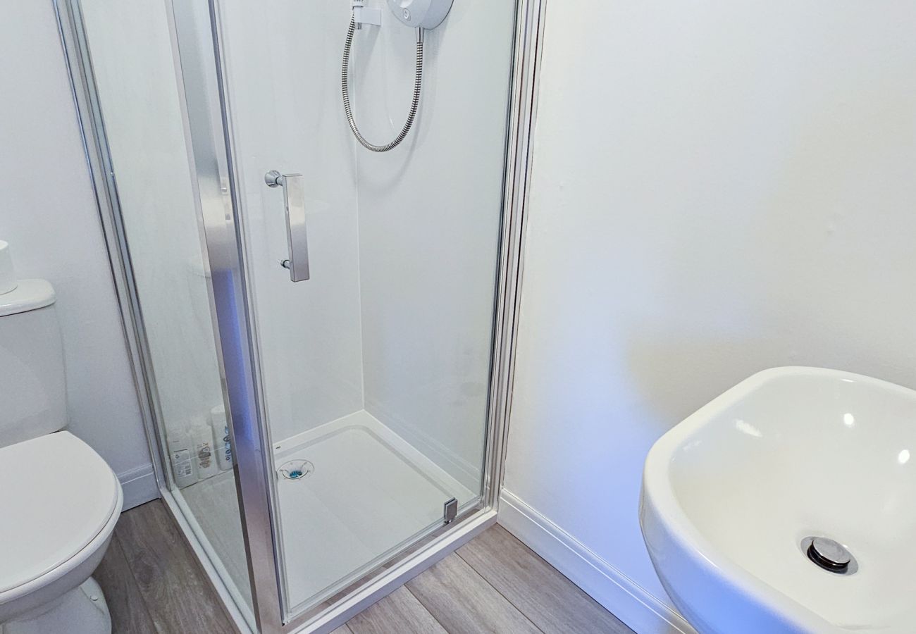 Rent by room in Inverness - mySTAYINN Melrose Villa Room 8