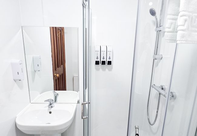 Rent by room in Inverness - mySTAYINN Melrose Villa Room 11 Rent by room in Inverness - mySTAYINN Melrose Villa Room 11