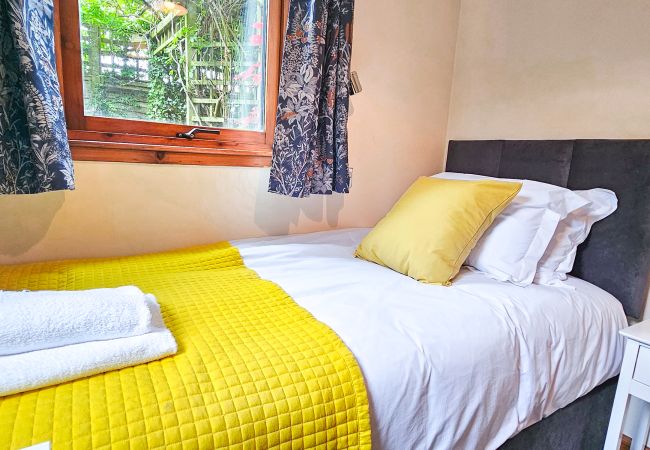 Rent by room in Inverness - mySTAYINN Melrose Villa Room 11 Rent by room in Inverness - mySTAYINN Melrose Villa Room 11