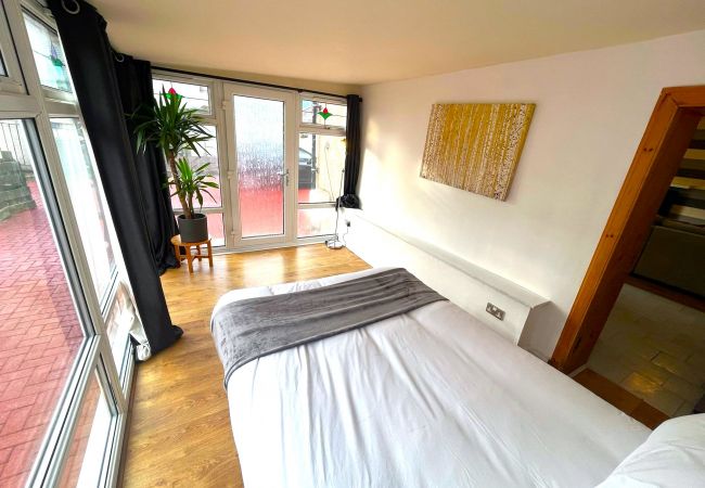 Chalet in Edinburgh - Elegant 2 Bedroom Chalet Chalet in Edinburgh - Elegant 2 Bedroom Chalet