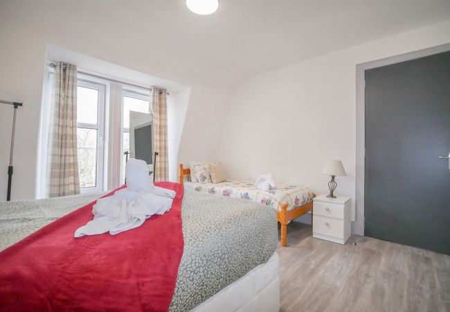 House in Inverness - Telford Rd 5 Bedroom House - Inverness	 House in Inverness - Telford Rd 5 Bedroom House - Inverness