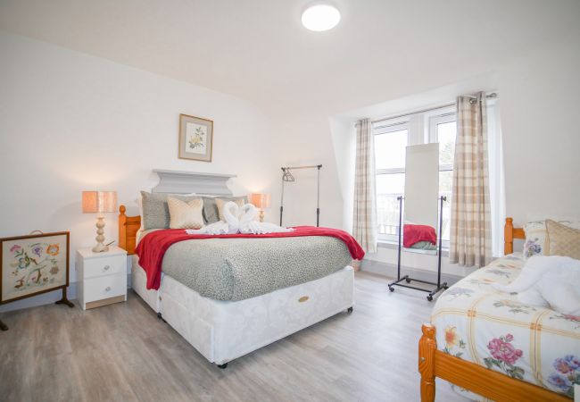 House in Inverness - Telford Rd 5 Bedroom House - Inverness	 House in Inverness - Telford Rd 5 Bedroom House - Inverness