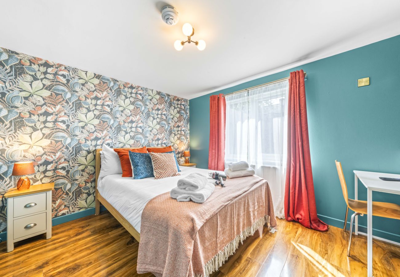 Rent by room in Inverness - mySTAYINN Cromarty Guest house - Room 1