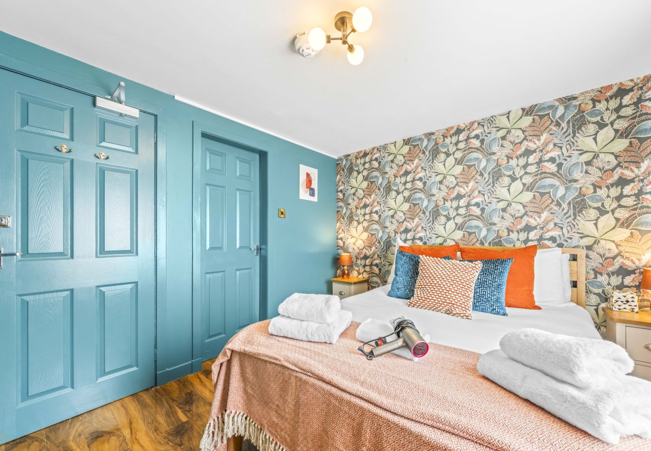 Rent by room in Inverness - mySTAYINN Cromarty Guest house - Room 1