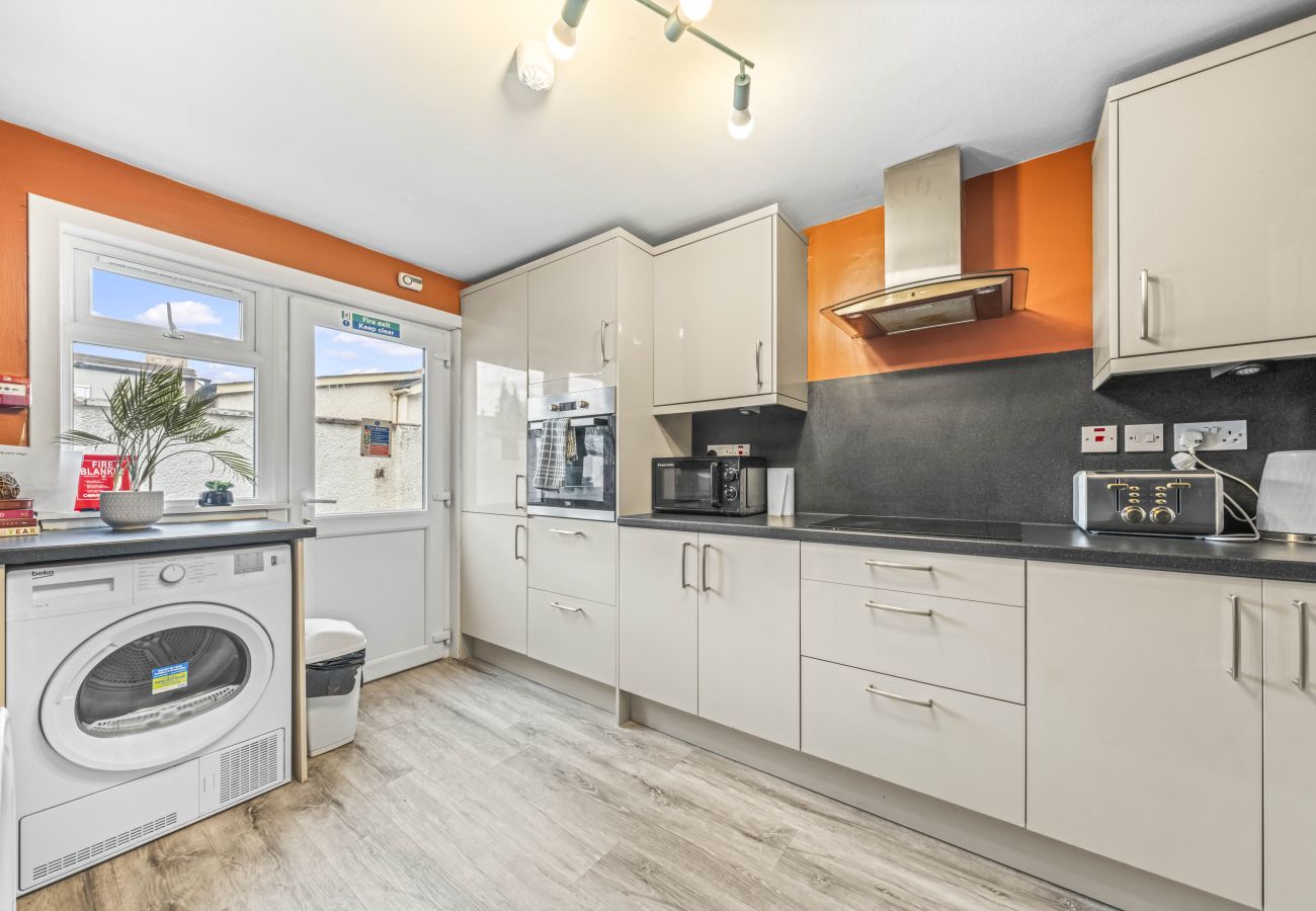 Rent by room in Inverness - mySTAYINN Cromarty Guest house - Room 1